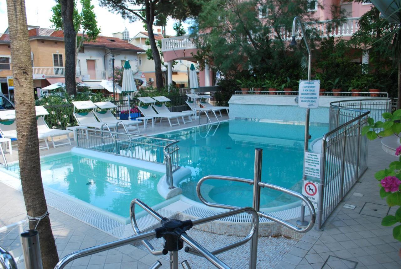 Hotel Villa Verde San Mauro Mare Buitenkant foto